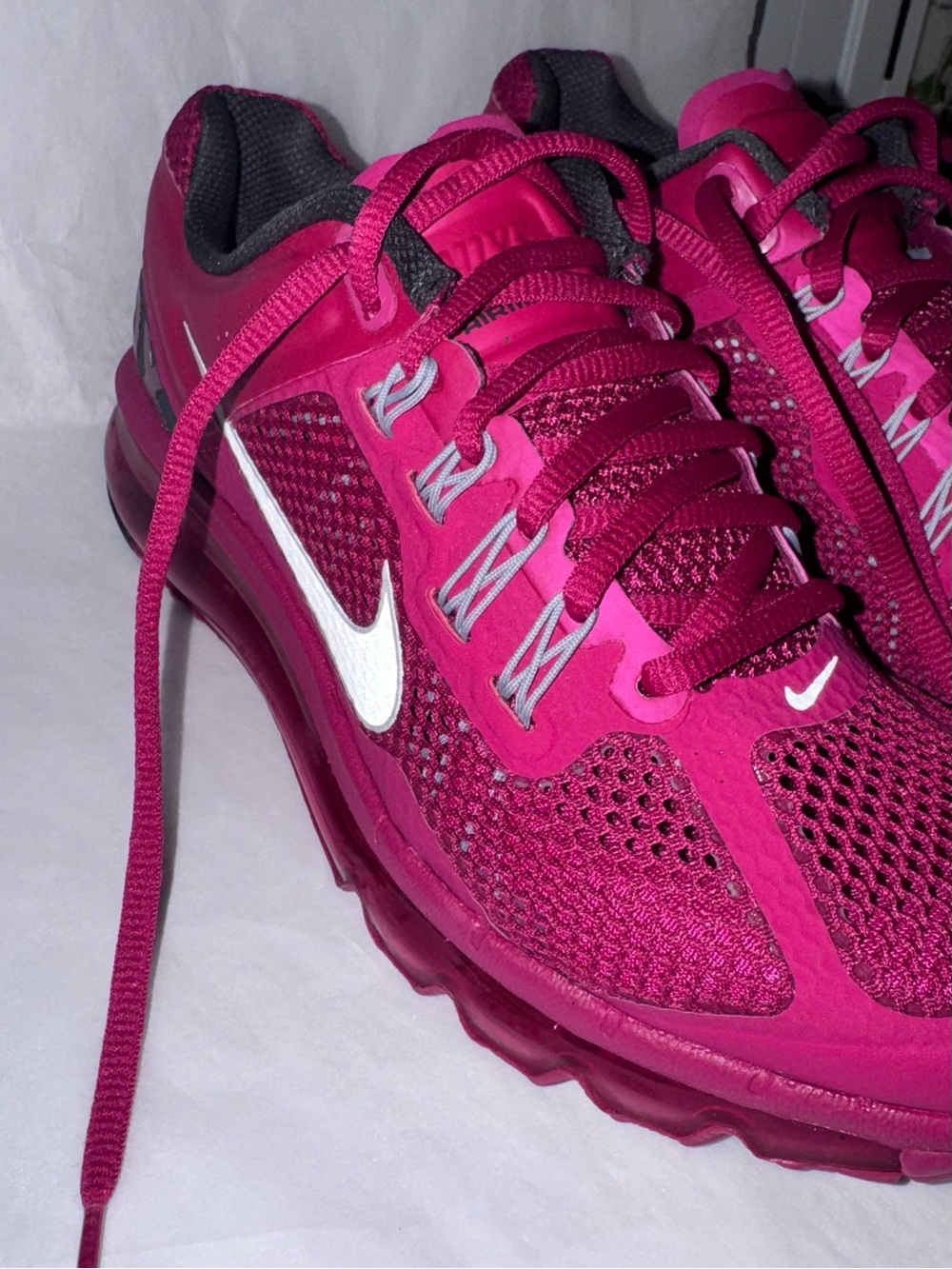 Nike Women's Magenta Mesh Air Max Sneakers with White Swoosh - Picture 6 of 10